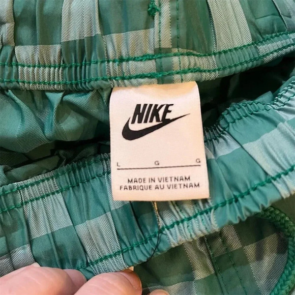 Nike Men's Green Checkered Swim Trunks Size L Casual - Picture 3 of 6